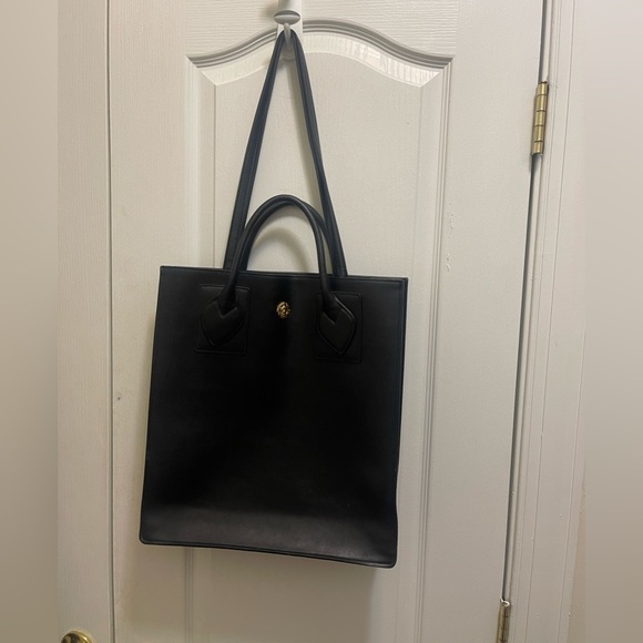 Anne Klein gorgeous new condition long shape bag with Gold-Tone Hardware - Picture 2 of 13